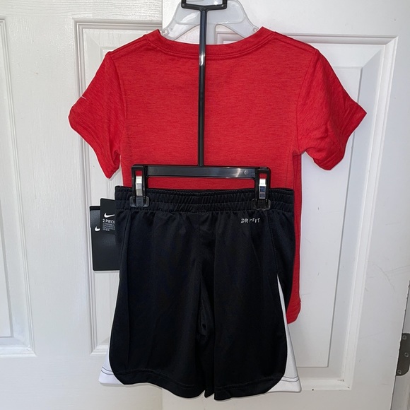 Nike Boys 2 Piece Short Set - Picture 2 of 4